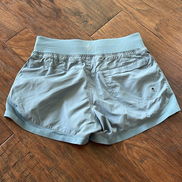 NWOT Athleta Gray Utility Shorts, size XS - Picture 2 of 3